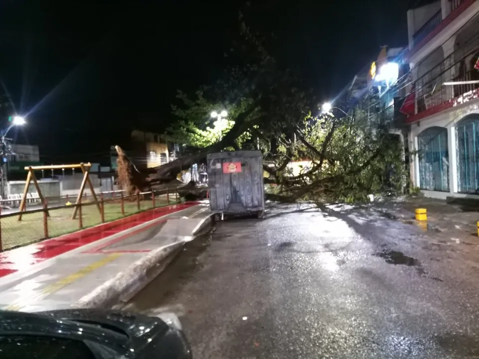 Ocorrência registrada na Praça da Revolução | Foto: Reprodução | WhatsApp