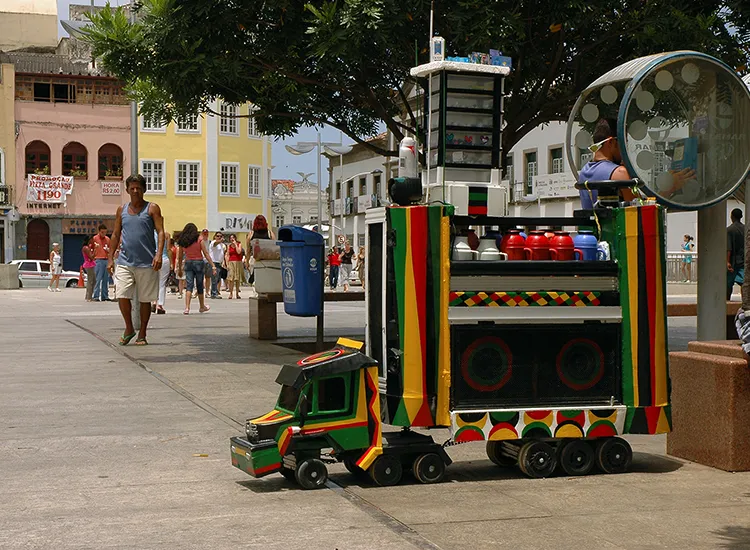 Escolha dos vencedores será a partir de vídeos realizados com celular pelos vendedores de cafezinho | Foto: Adenor Gondim | Divulgação