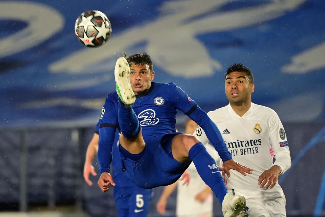 A partida começou com melhor desempenho dos ingleses, mas os espanhóis trataram de equilibrar na segunda etapa | Foto: Javier Soriano | AFP