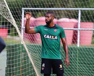 João Gabriel se pronuncia após acionar Vitória na Justiça: "16 meses sem receber um centavo"
