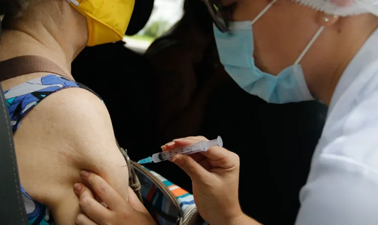 Imunizante da Pfizer reduz probabilidade de infecção em 80%, contra 79% da AstraZeneca | Foto: Tânia Rego I Agência Brasil