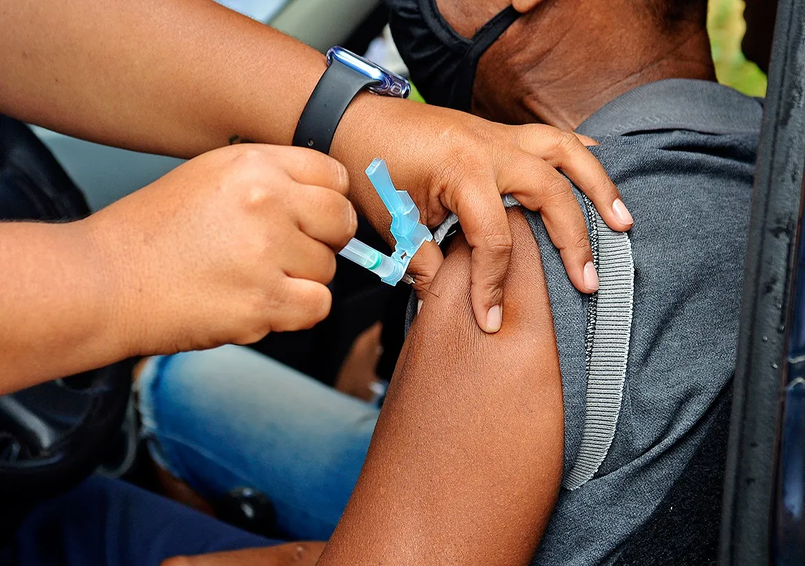 Até esta terça-feira, 4.109.720 pessoas receberam a primeira dose na Bahia | Foto: Shirley Stolze | Ag. A TARDE | 6.5.2021