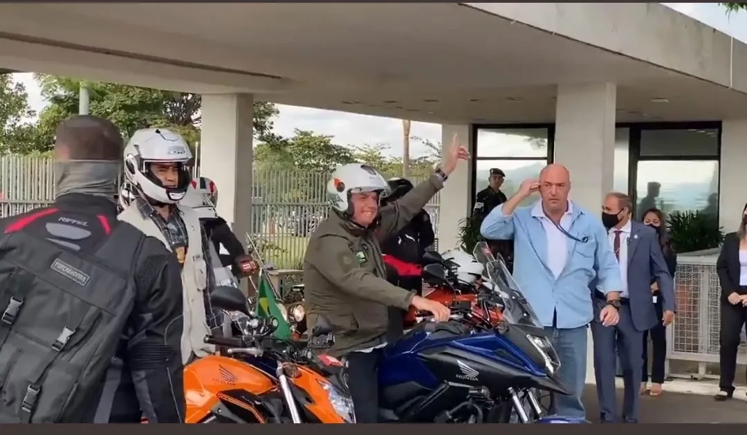 Presidente foi acompanhado por centenas de motociclistas I Foto: Reprodução I Rede Social