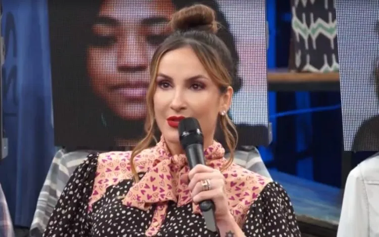 Cantora evitou responder de forma direta a uma pergunta do apresentador Serginho Groisman sobre o que a deixava indignada | Foto: Reprodução | TV Globo