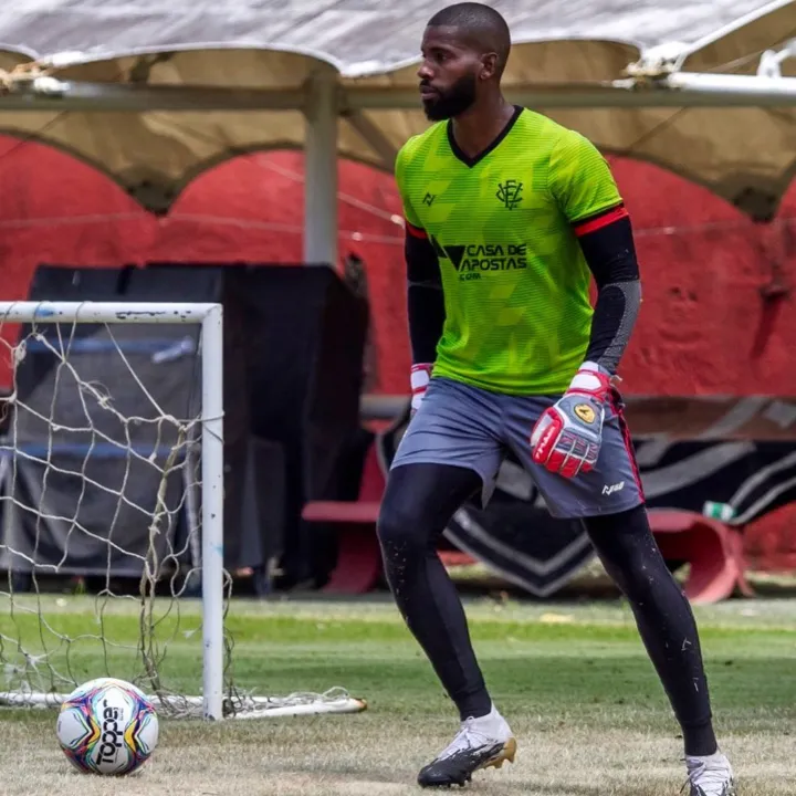 João Gabriel treinava afastado de todo o elenco, não era sequer relacionado para as partidas e estava sem receber salário há quase um ano meio | Foto: Pietro Carpi | EC Vitória