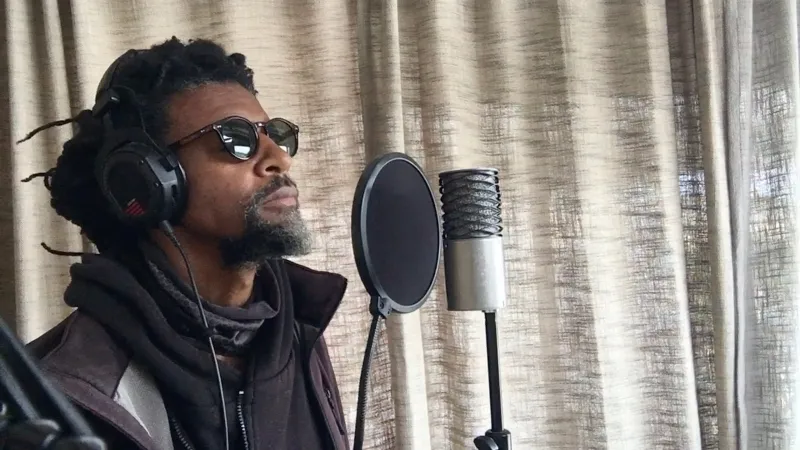 Cantor aposta como carro-chefe do álbum o single "Telefone" | Foto: Divulgação