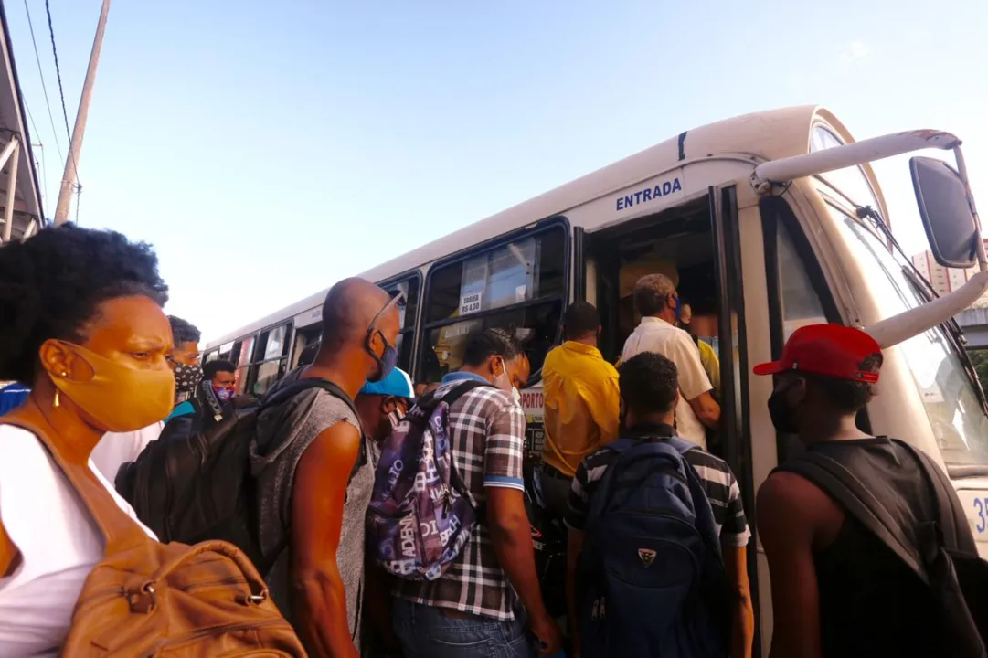 Veículos voltaram a circular às 7h40 da manhã desta terça; Nova paralisação pode ser deflagrada amanhã