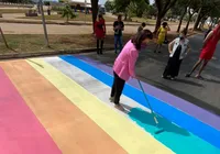 Faixa de pedestre com bandeira LGBT gera ação judicial em Goiânia