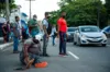 Suspensão na vacina provoca protesto na avenida Centenário
