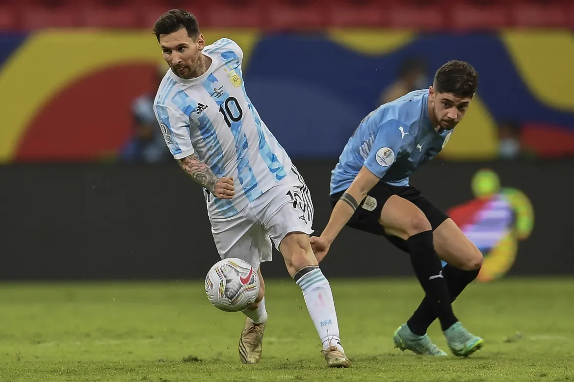 O camisa 10 da argentina deu o passe para o gol de Guido Rodriguez | Foto: Evaristo de Sá | AFP