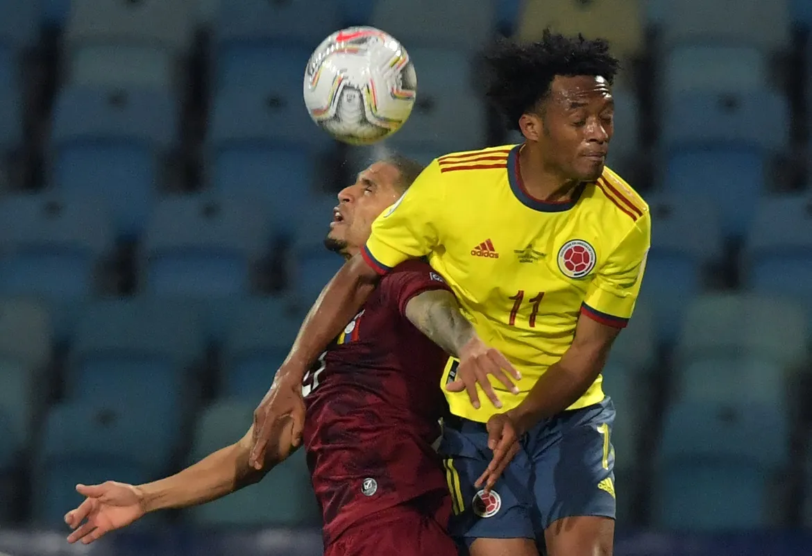 Colômbia e Venezuela entram em campo pelo torneio | Foto: Nelson Almeida | AFP