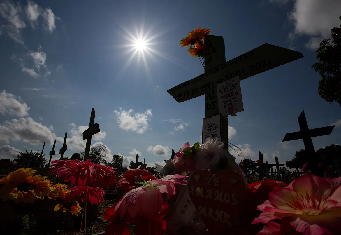 Mortes sobem para 572,6 mil e casos para 20,4 milhões | Foto: Michael Dantas | AFP