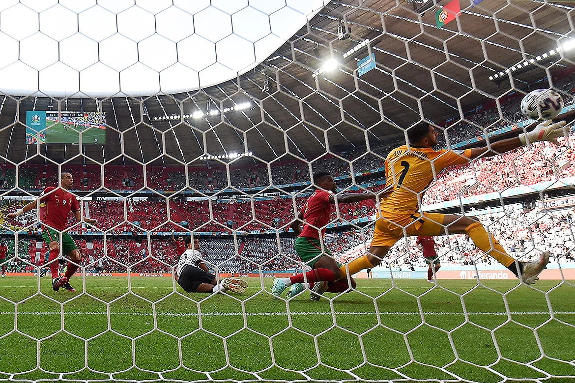 Gols da Alemanha saíram após passes rápidos e inversões de jogo | Foto: Christof Stache | AFP