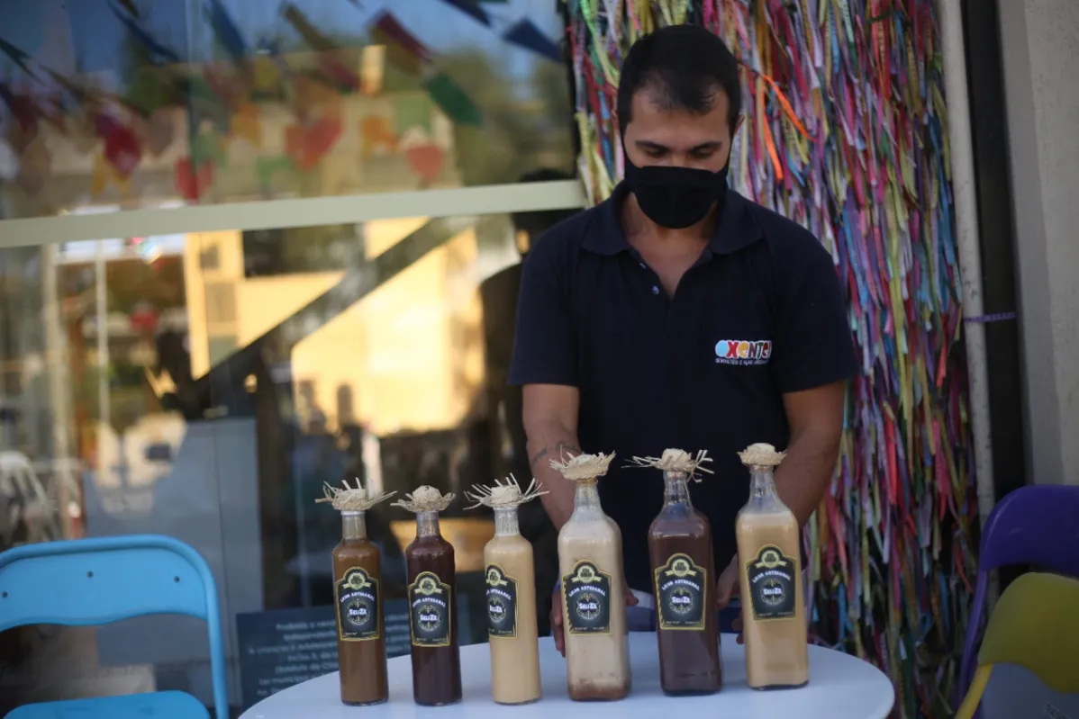 Fábio Alves, produtor de licores artesanais, conta que as vendas em 2020 foram superiores às desse ano