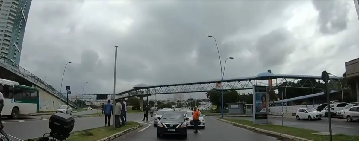 Grupo seguiu em carreata do CAB a Avenida Tancredo Neves | Foto: Reprodução | TV Bahia