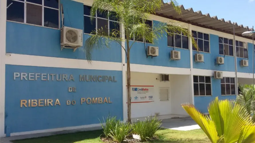 A prefeitura acusa a Coelba de ter ignorado a decisão judicial ao cortar a luz de alguns órgãos da administração municipal.