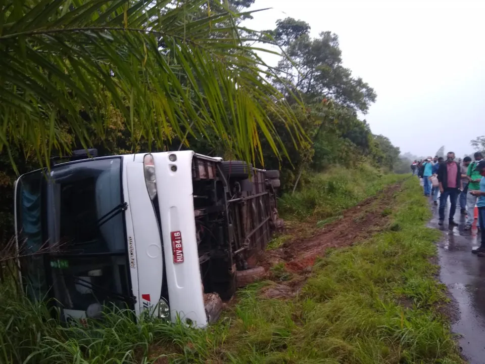 Veículo trafegava sentido Salvador e ninguém ficou ferido no acidente | Foto: Washington Silva CG | PMBA