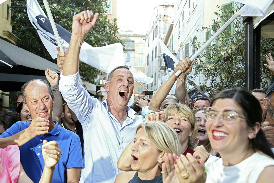 Os grandes vencedores destas eleições são o partido da direita tradicional | Foto: Pascal Pochard-Casablanca | AFP