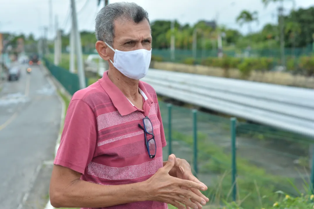 Jorge Freitas sofre com o mau cheiro e barulhos insuportáveis em Madre de Deus Foto: Robson Pierre | Divulgação