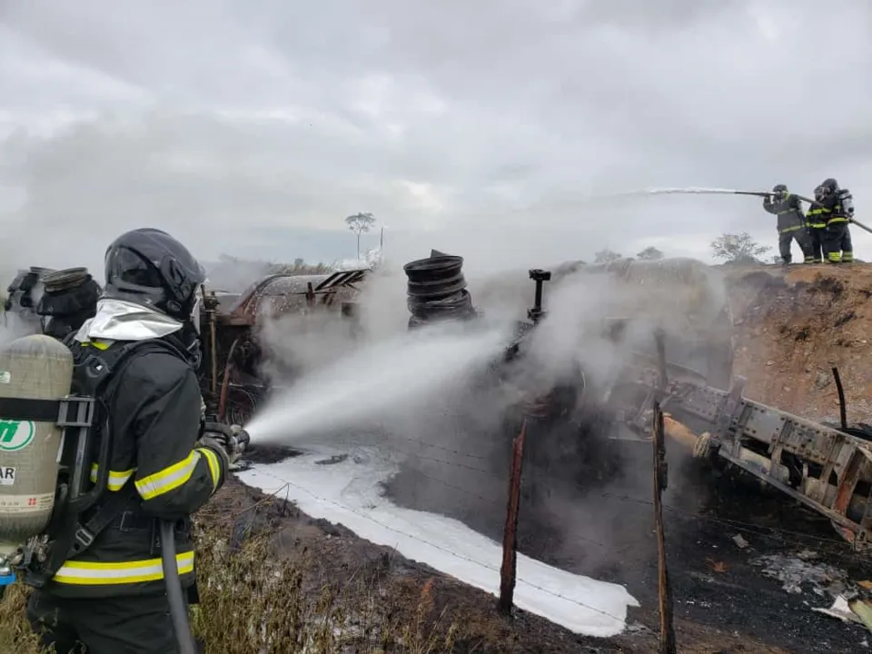 Duas guarnições foram acionadas para atender ao incêndio | Foto: Divulgação | CBMBA