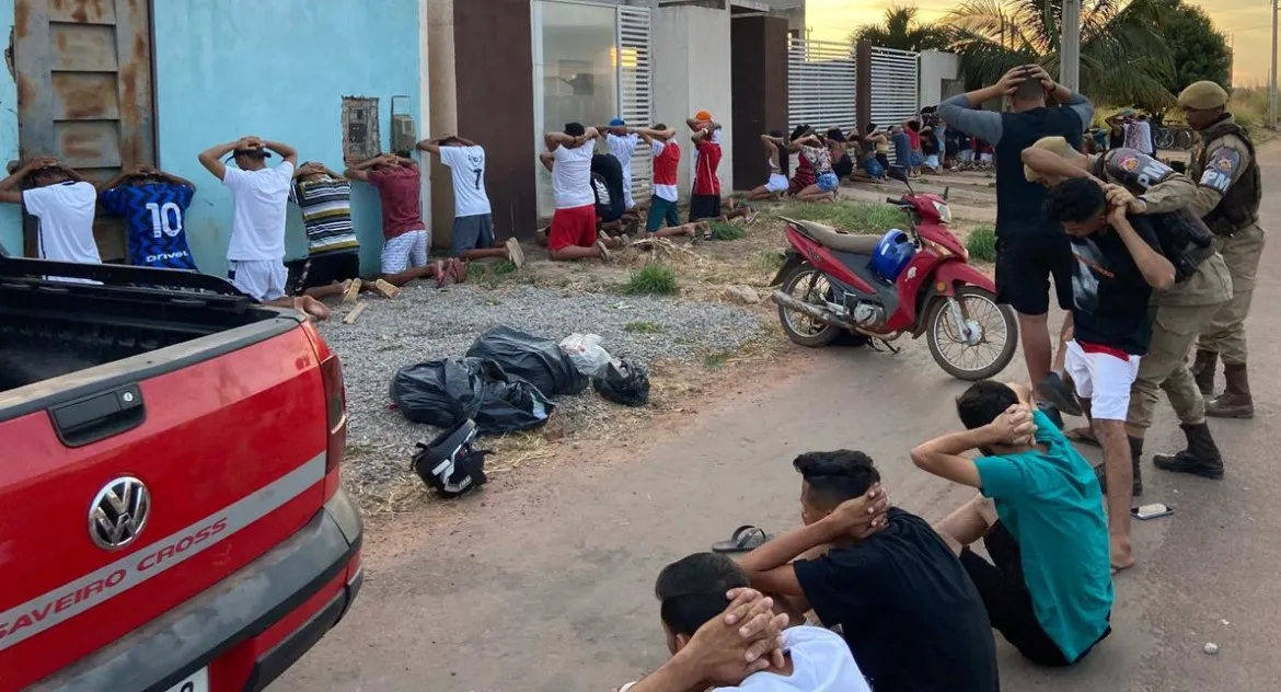 Um homem com passagens por tráfico de drogas, apontado como organizador, também foi encaminhado | Foto: Divulgação | SSP-BA
