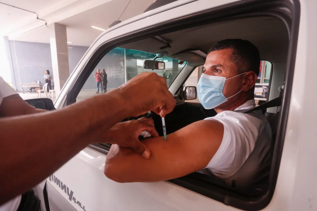 Estimativa foi baseada na expectativa de que o Brasil seria capaz de produzir 800 milhões de vacinas até julho deste ano