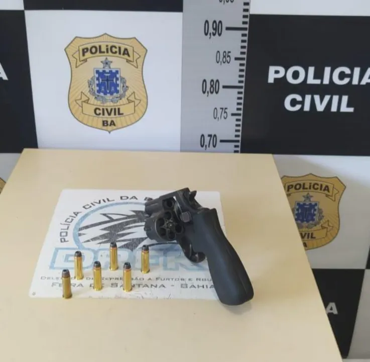 Homem estava com revólver municiado | Foto: Divulgação | Polícia Civil