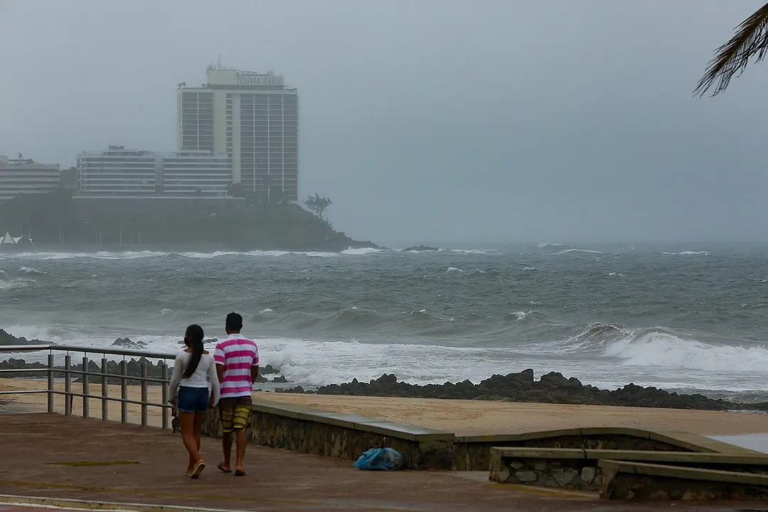 Marinha alertou para a possibilidade de ressaca e onda de até 2,5 metros | Foto: Rafael Martins | Ag. A TARDE