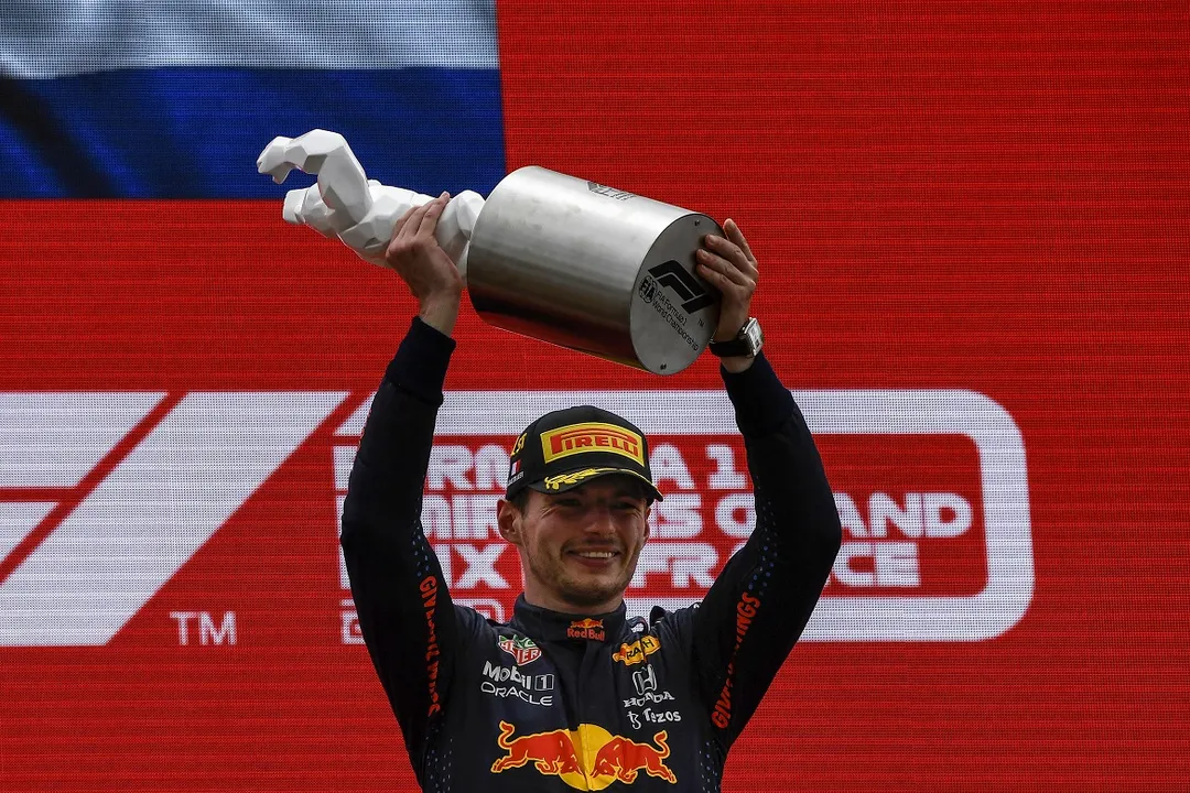 Holandês lidera a temporada a frente do heptacampeão Lewis Hamilton | Foto: Nicolas Tucat | AFP | POOL