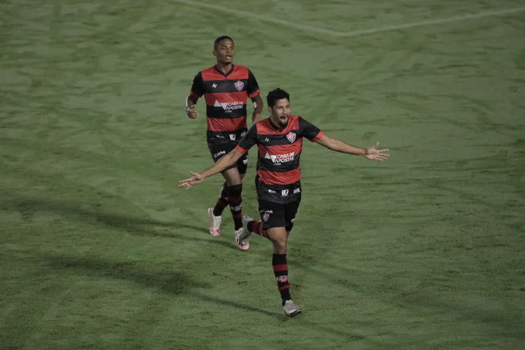 Soares marcou o gol de empate e abriu o caminha para o triunfo em casa | Foto: Adilton Venegeroles | Ag. A TARDE