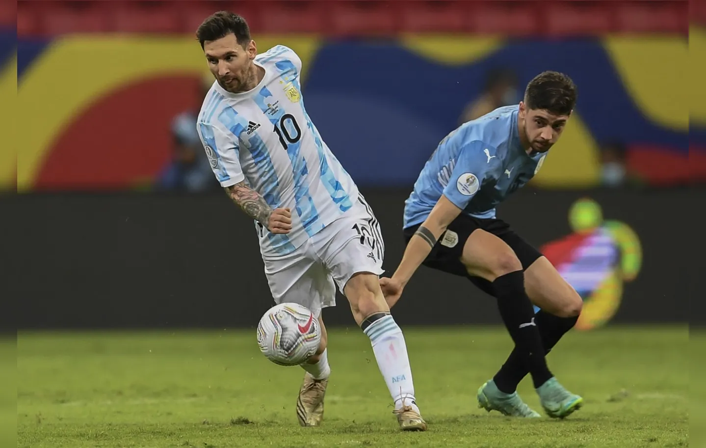 O camisa 10 da argentina deu o passe para o gol de Guido Rodriguez | Foto: Evaristo de Sá | AFP