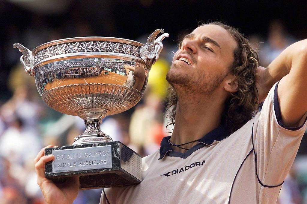 Surto História: 20 anos do tricampeonato de Gustavo Kuerten em Roland  Garros - Surto Olímpico