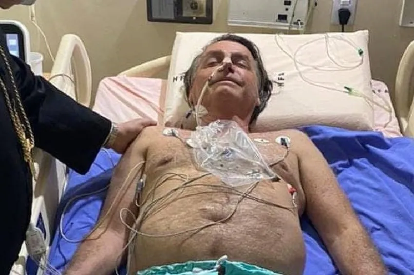 Bolsonaro foi diagnosticado com obstrução intestinal decorrente do atentado a faca sofrido