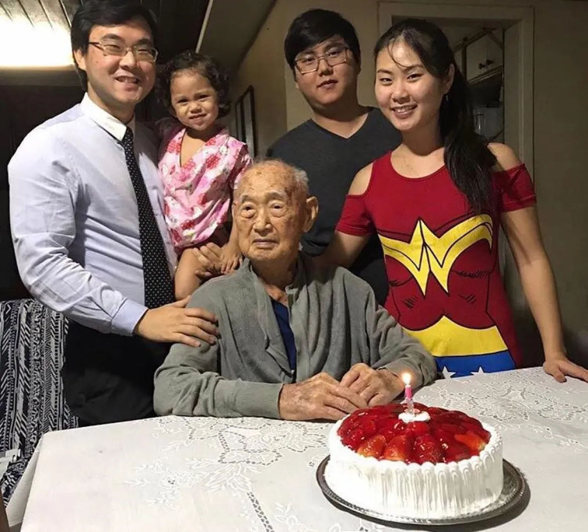 A família Shimizu, fundadora do restaurante Sukyiaki, no aniversário de 100 anos do fundador do local, o japonês Kyuji Shimizu | Foto: Reprodução | Arquivo Pessoal