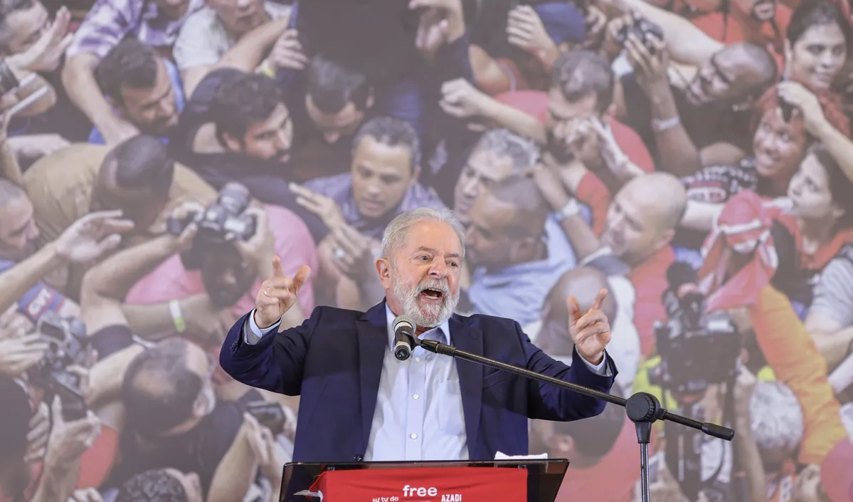 Lula lamentou que presidente tenha convocado "atos contra os poderes da República e contra a democracia" para o dia 7 de setembro