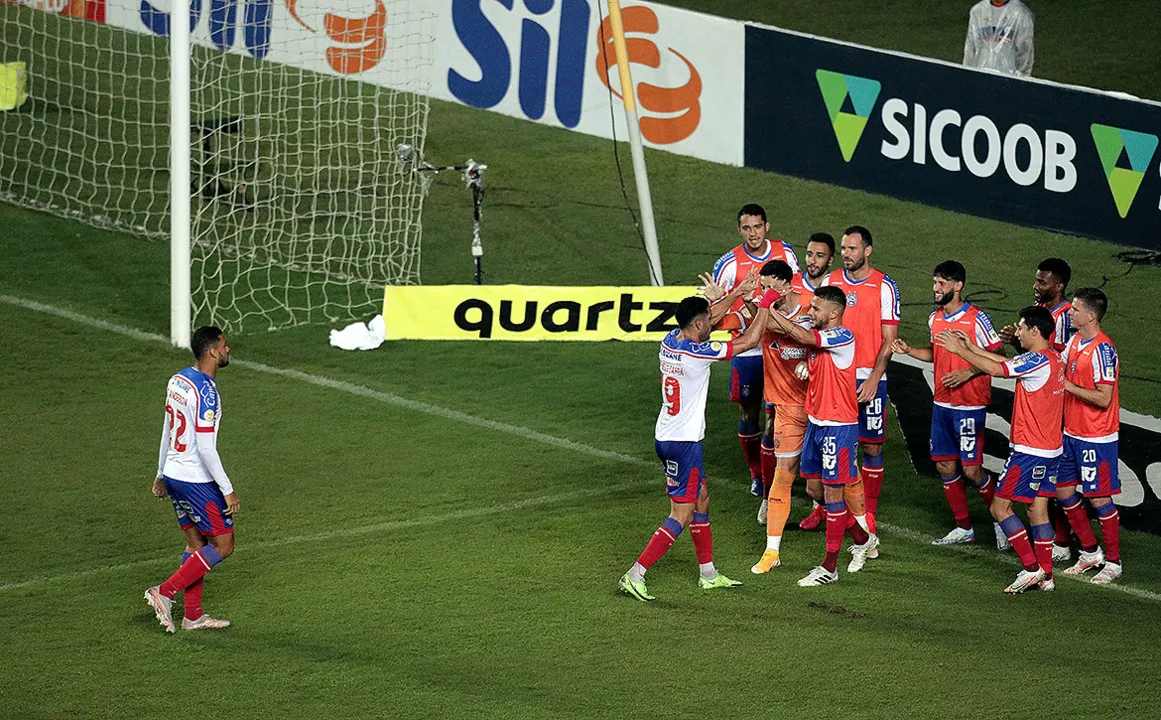 O único gol da partida foi marcado pelo lateral-esquerdo Matheus Bahia | Foto: Adilton Venegeroles | Ag. A TARDE