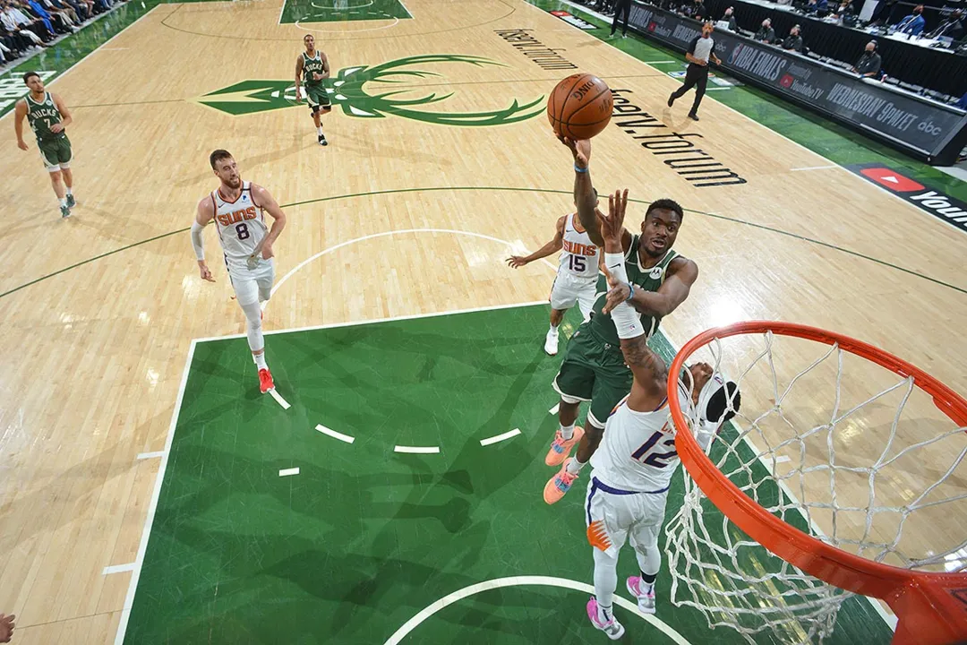 Antetokounmpo comandou a vitória no primeiro jogo do Bucks em casa | Foto: Jesse D. Garrabrant | NBAE | Getty Images via AFP