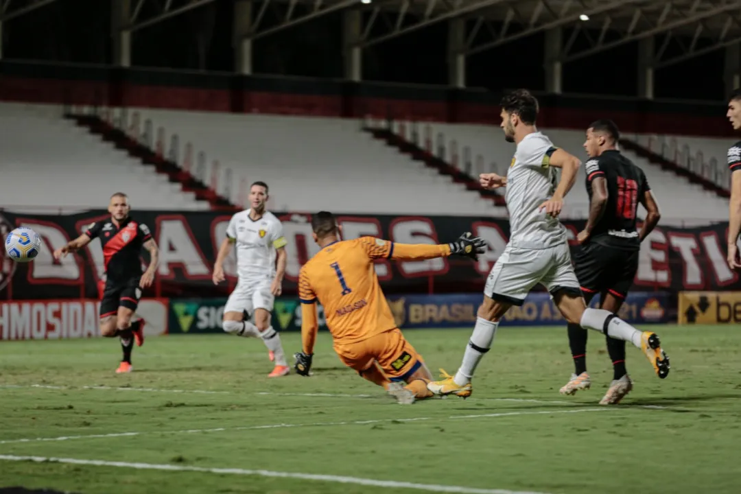 Os gols saíram apenas no segundo tempo | Foto: Divulgação | Atlético Goianiense