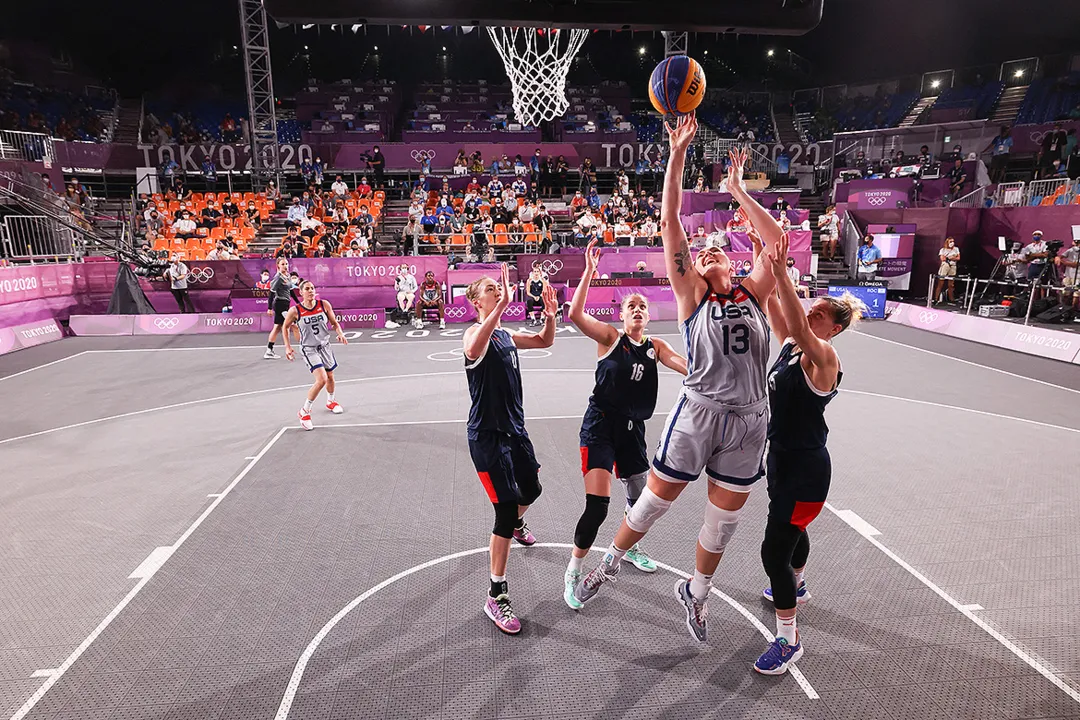 Os Estados Unidos foram coroados na categoria feminina, enquanto a Letônia venceu na masculina | Foto: Stephen Gosling | Getty Images via AFP