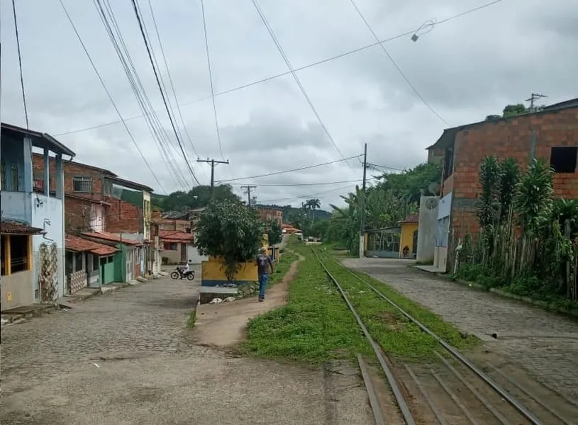 Os moradores que poderão ter suas casas demolidas residem no local há mais de 50 anos.