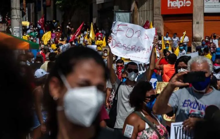 Em Salvador, manifestantes se concentram no Largo do Campo Grande | Foto: Felipe Iruatã | Agência A TARDE