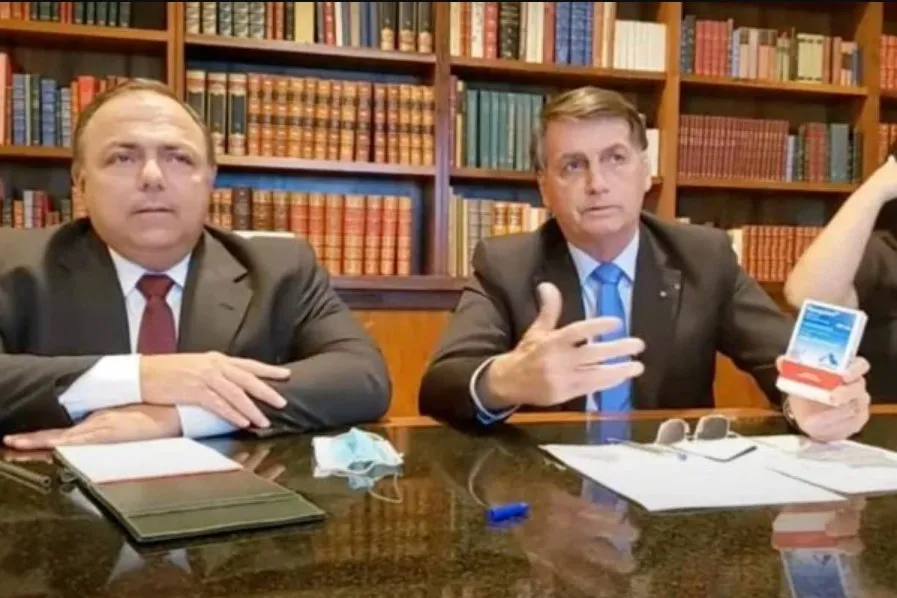 Presidente promoveu medicamentos sem eficácia e atacou o uso de máscaras