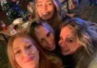 Marina Ruy Barbosa faz festa de aniversário de três dias com presença de Mônica Martelli