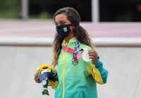 'Fadinha' Rayssa Leal conquista a prata no skate street feminino