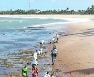 Manchas de óleo voltam a aparecer no litoral baiano
