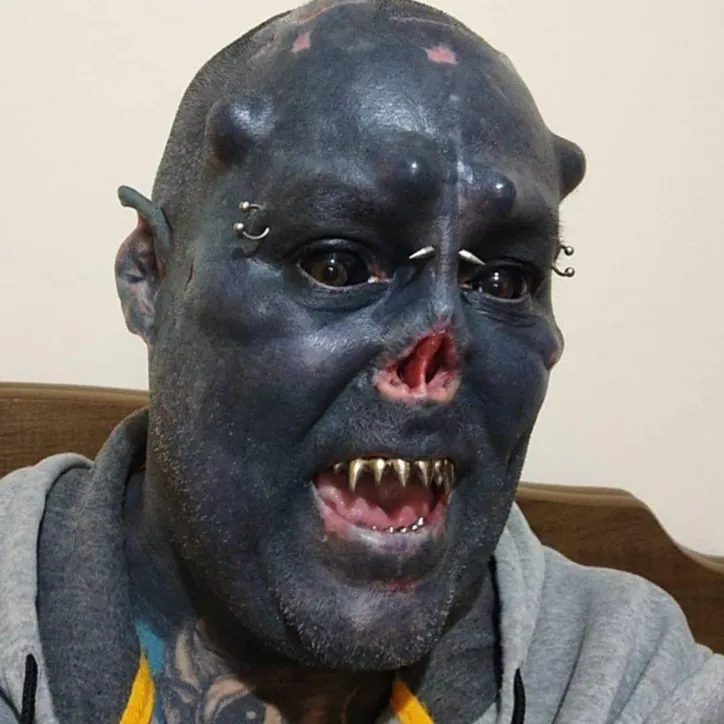 Imagem ilustrativa da imagem 'Caveira' rivaliza com 'Diabão' ao tatuar 99% do corpo