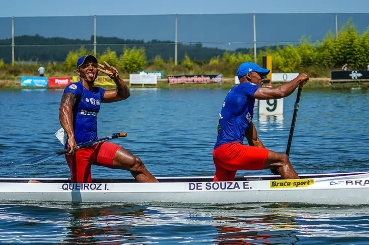 Erlon de Souza e Isaquias Queiroz conquistaram a prata. Isaquias se tornou o 1º brasileiro com três medalhas em uma única edição olímpica | Foto: Rodolfo Vilela | rededoesporte.gov.br | 26.8.2018