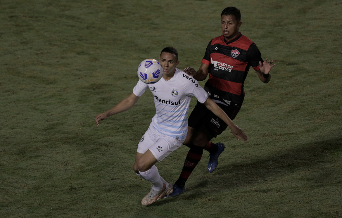 Vitória perde do Grêmio em casa e sai em desvantagem na Copa do Brasil