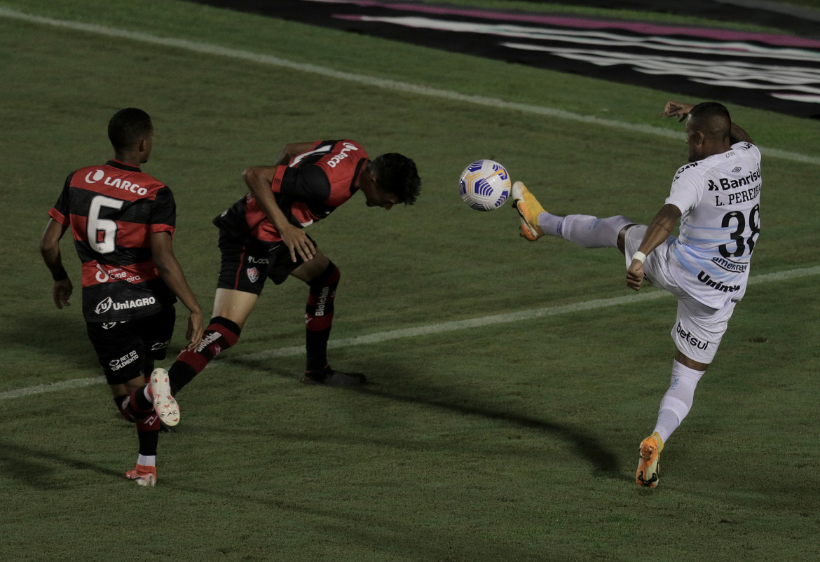 Vitória perde do Grêmio em casa e sai em desvantagem na Copa do Brasil