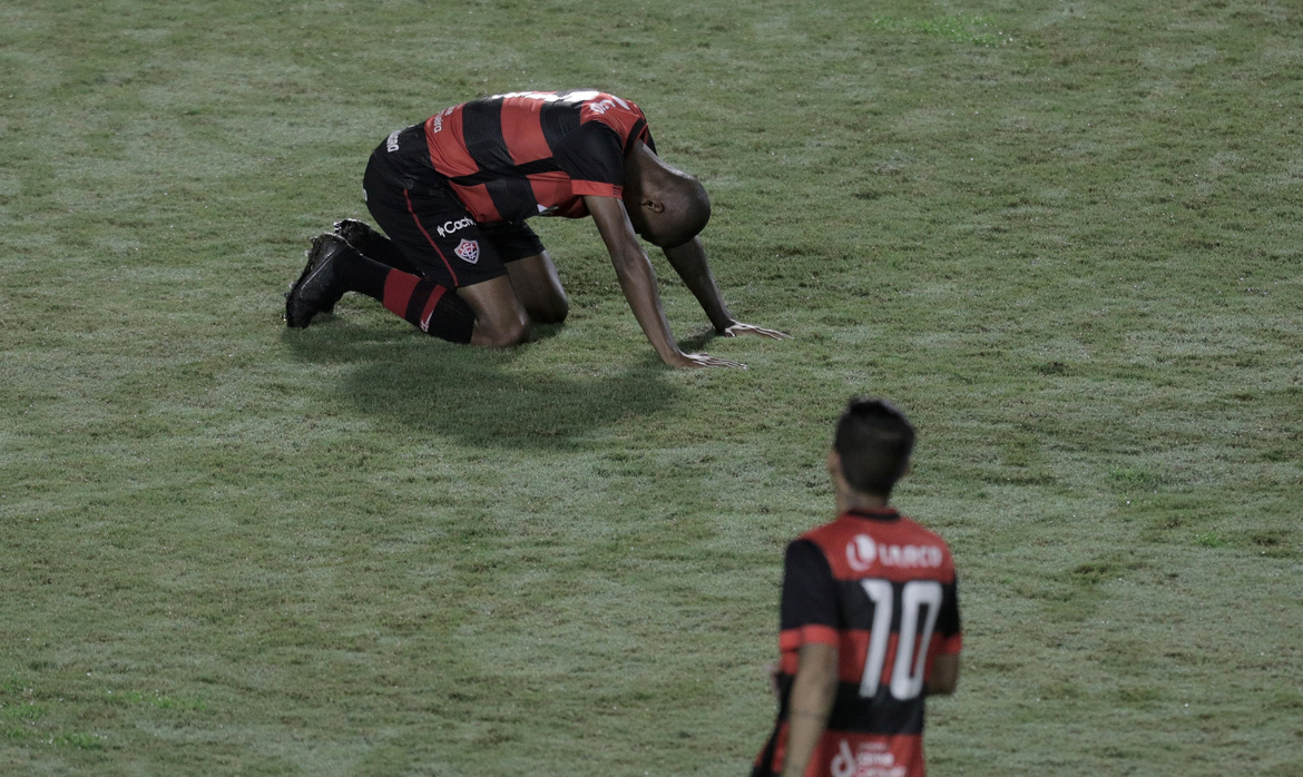 Vitória perde do Grêmio em casa e sai em desvantagem na Copa do Brasil